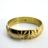 Vintage 18ct Gold Floral Leaf Engraved Full Band / Ring 750 Size N - O (1967)
