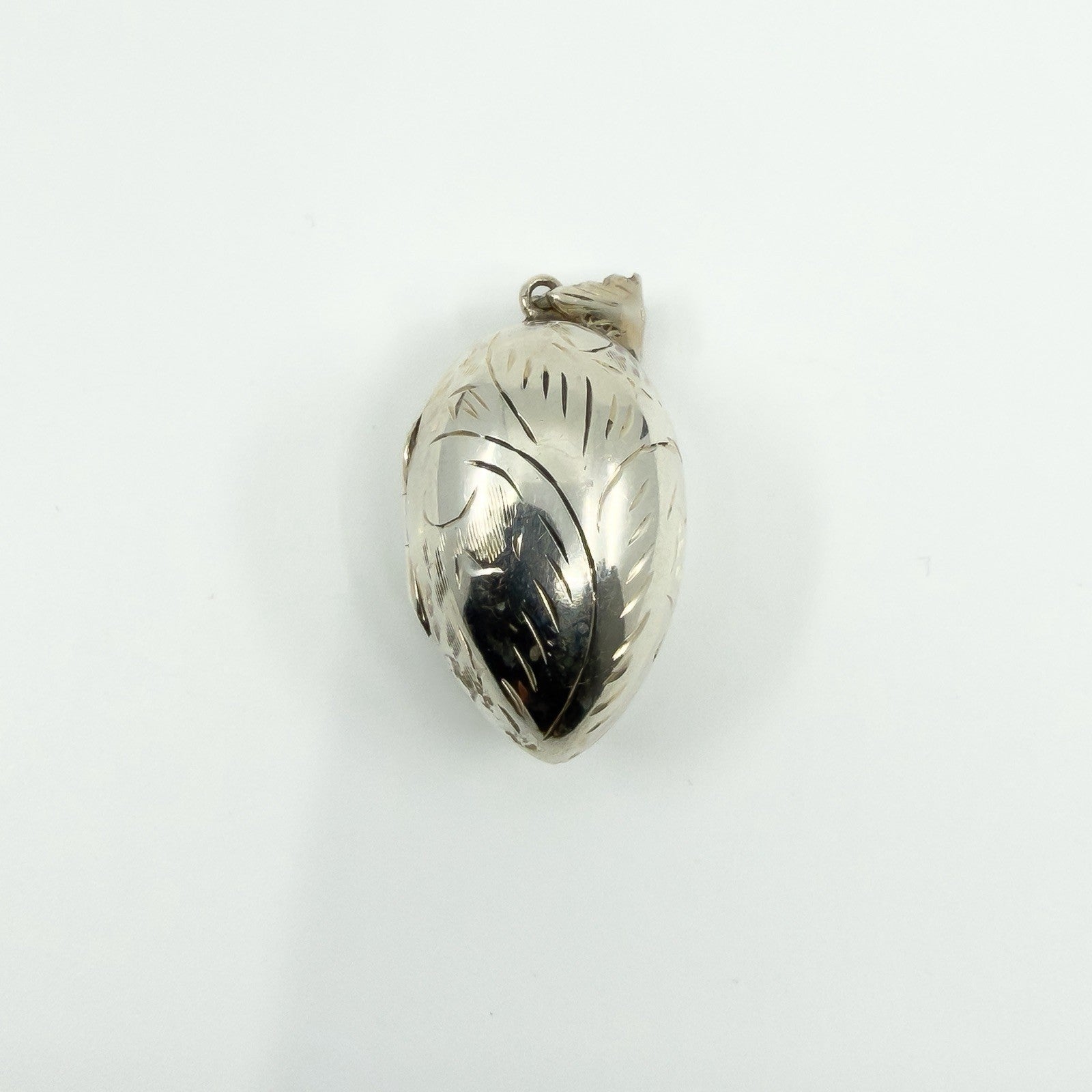 Chunky Vintage Sterling Silver Oval Foliate Engraved Photo Locket 925 (1996)