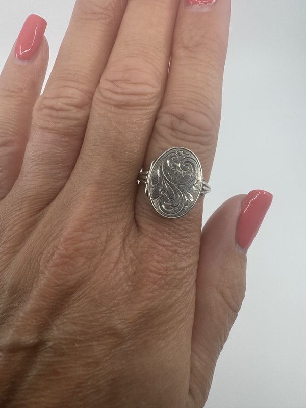 Vintage Sterling Silver Engraved Secret Locket Ring 925 Size P