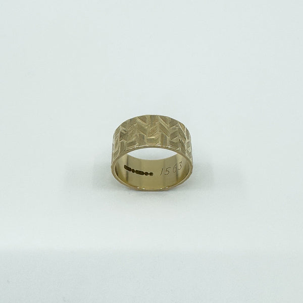 Vintage 9ct Gold Wide Chevron Engraved Full Band Ring 375 Size L (London 1972)