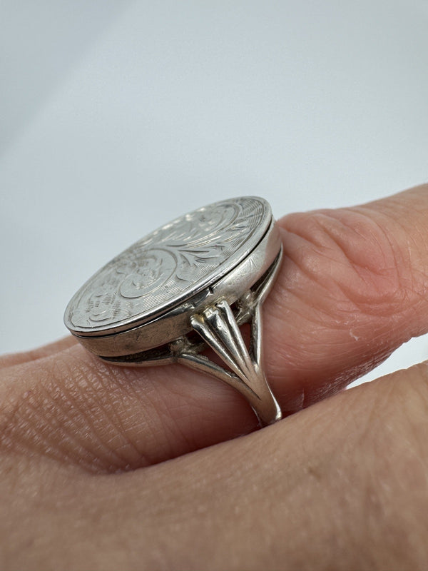 Large Vintage Sterling Silver Engraved Secret Locket Ring 925 Size L (Birm 1974)