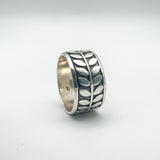 Sterling silver fidget-style ring with raised leaf engraving
