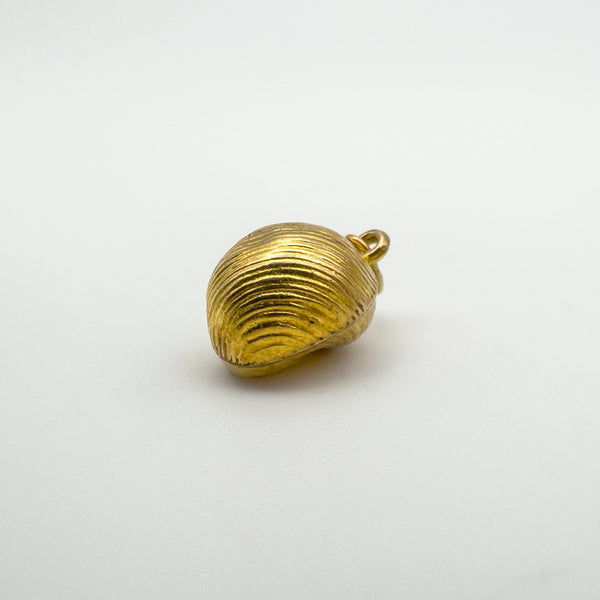 Back of vintage 9ct gold sea shell pendant showing textured detail