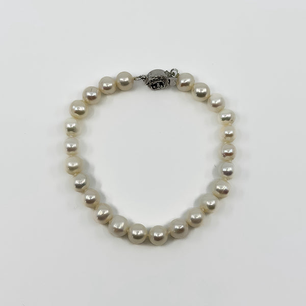 Top view of new freshwater pearl bracelet with 24 chunky baroque pearls and white gold filled clasp