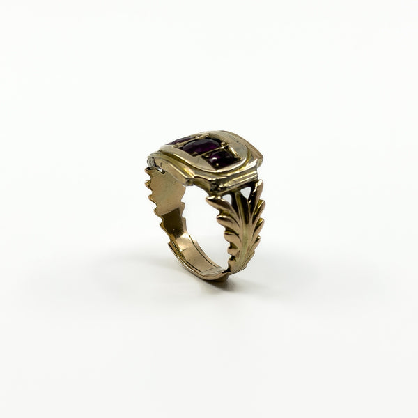 Reverse side view of antique Georgian gold ring showing the decorative fleur de lis style shank