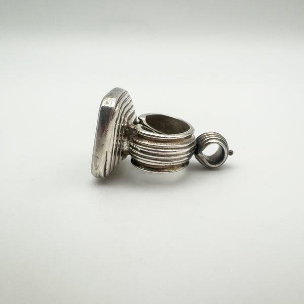 Loop and ridged bail fitting on chunky silver chrysoprase pendant