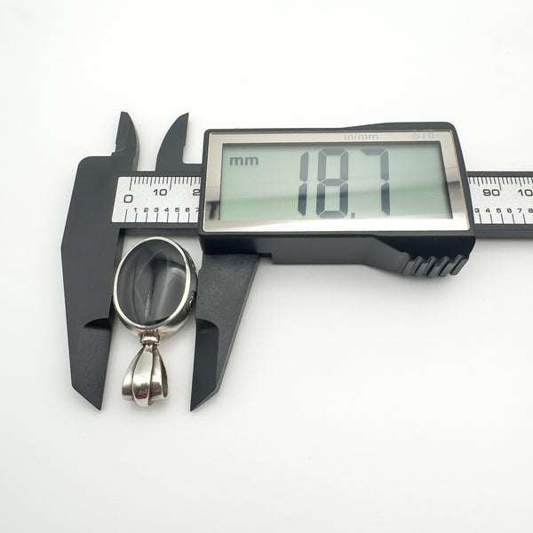 Black agate silver pendant measured at 18.7mm wide using calipers