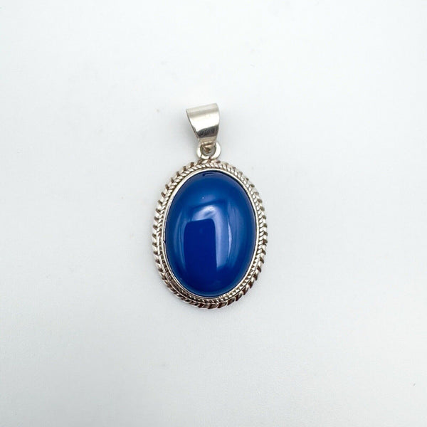 Vintage 15ct blue chalcedony pendant in sterling silver with rope bezel