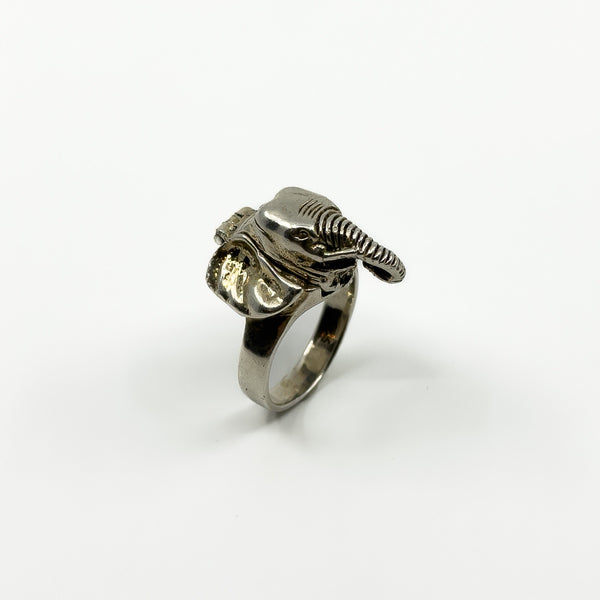 Vintage sterling silver elephant locket ring with sculptural head design and hinged compartment