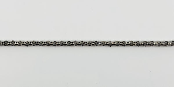 Straight detail view of the vintage sterling silver rolo chain links showing the classic rounded rolo design