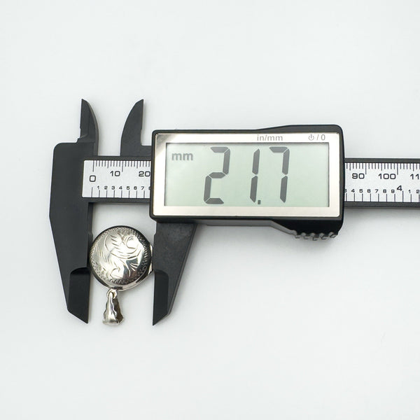 Caliper measuring locket length 21.7mm