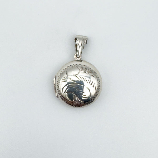 Vintage sterling silver round puffy locket with foliate engraving