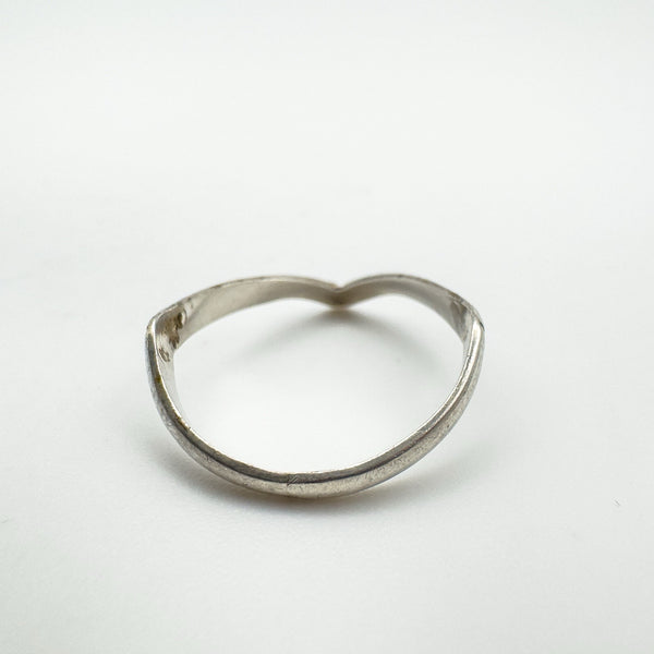 Vintage V Shaped Diamond Cut Ring in Sterling Silver 925 Size L - M Stacking