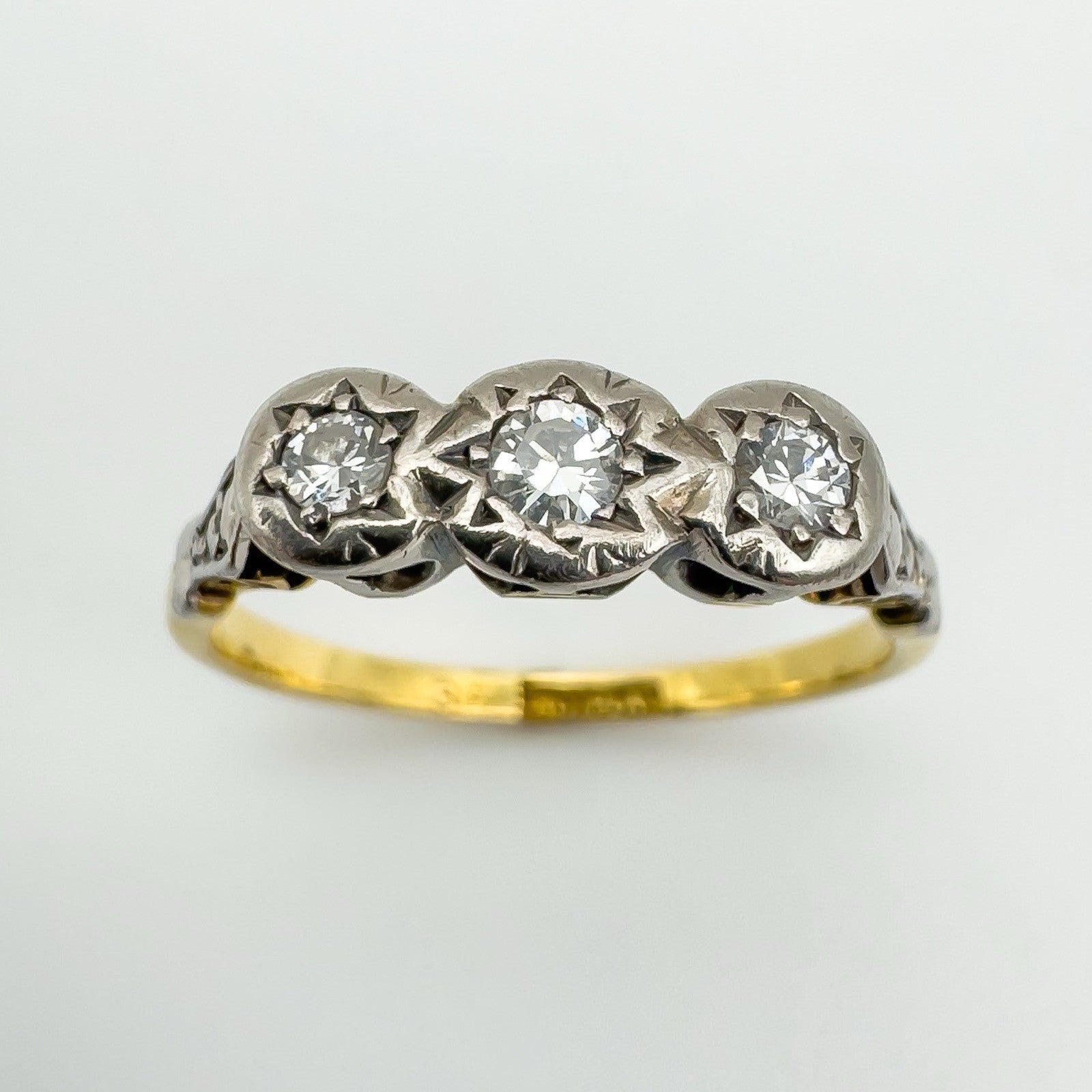 Vintage 18ct Gold & Platinum 0.20ct Diamond Trilogy Engagement Ring Size N - O
