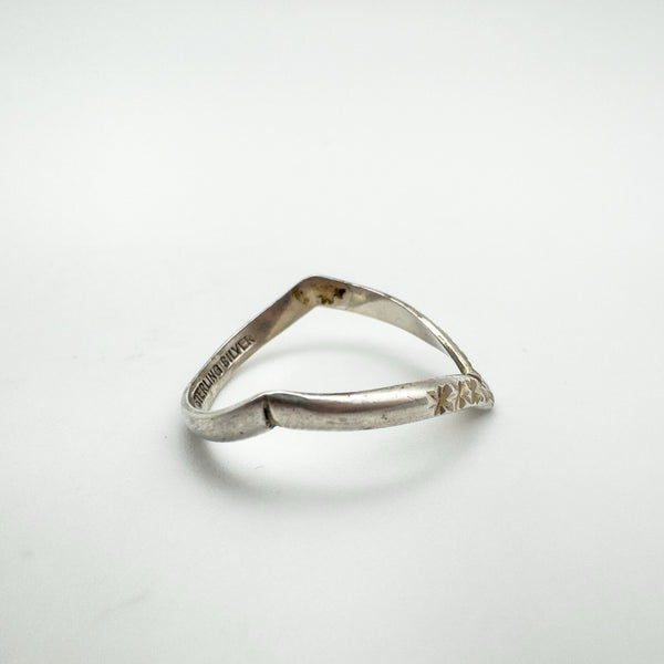 Vintage V Shaped Diamond Cut Ring in Sterling Silver 925 Size L - M Stacking